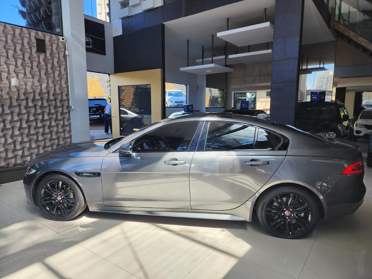 JAGUAR XE