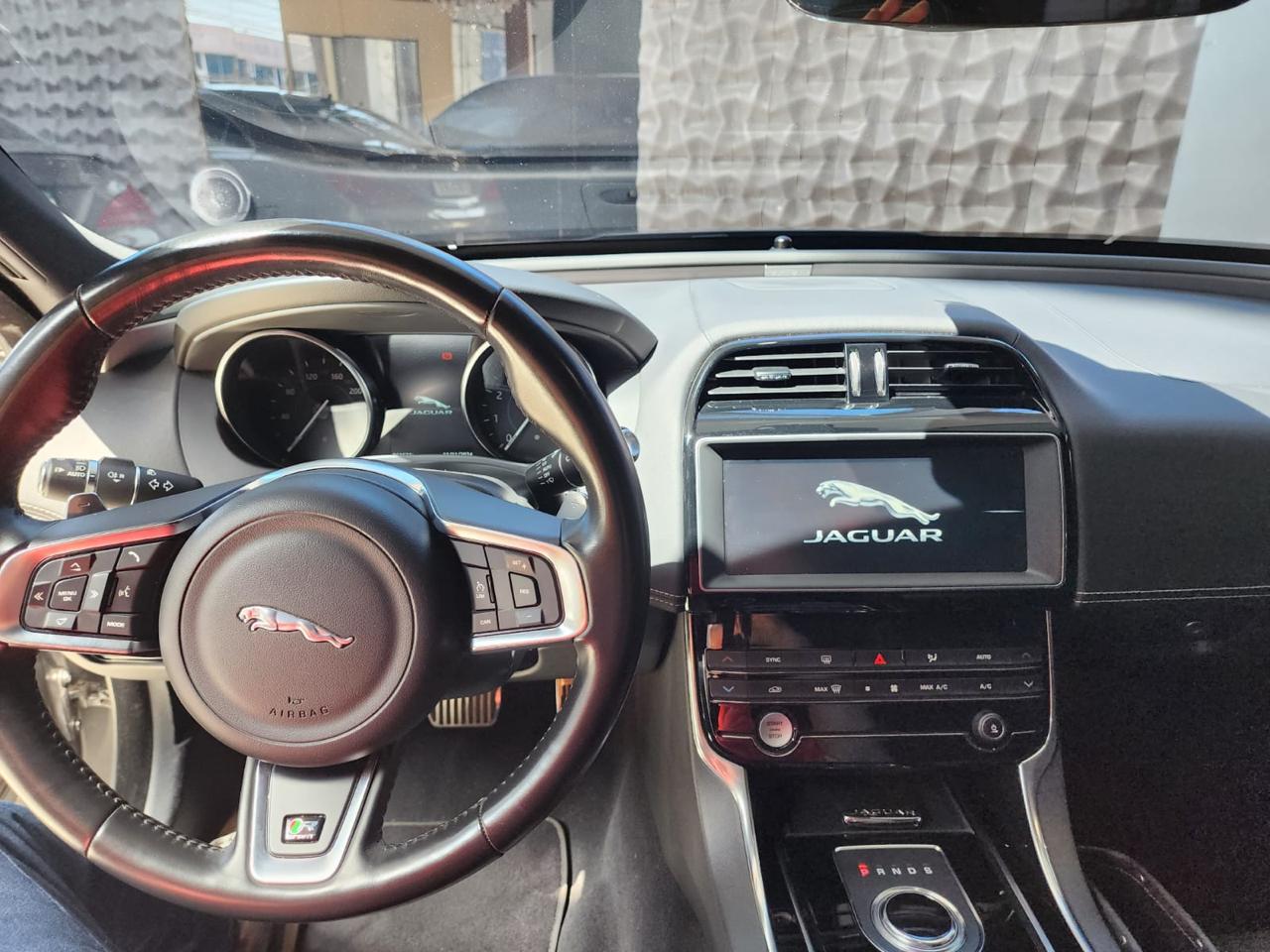 JAGUAR XE