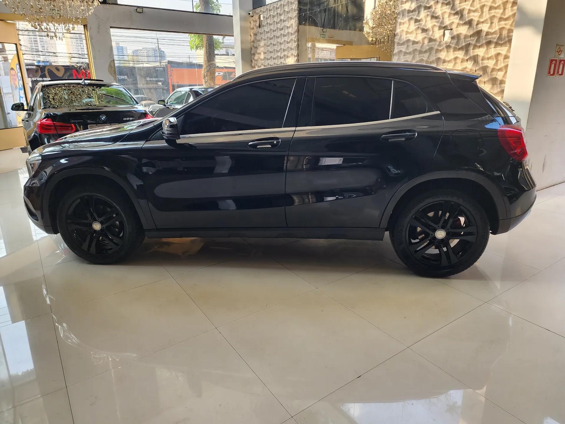 MERCEDES-BENZ GLA 200