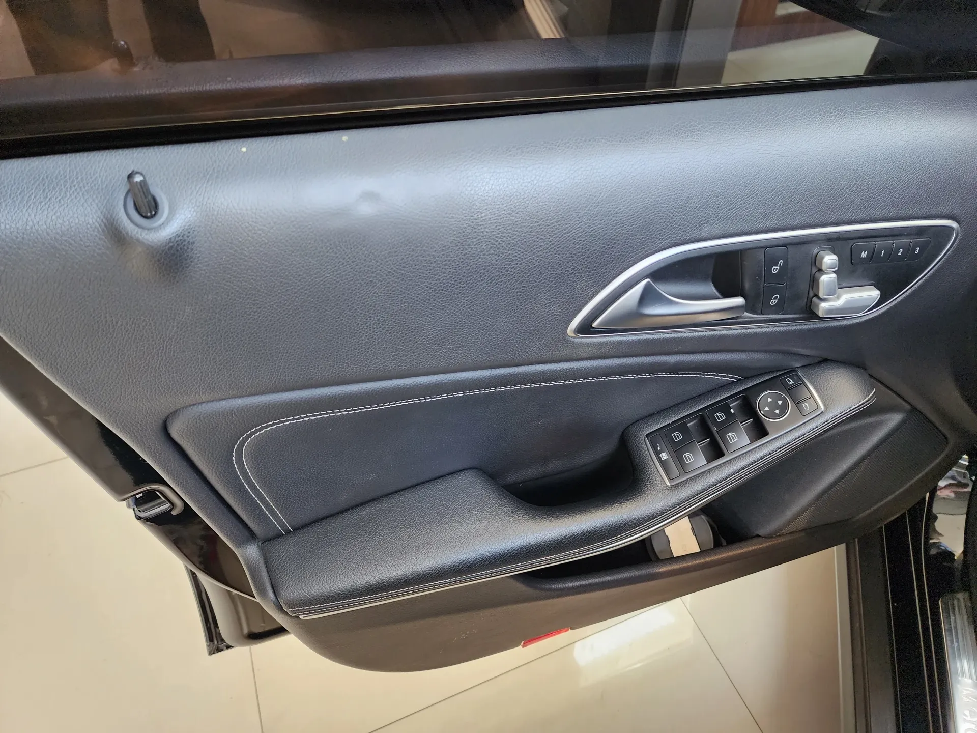 MERCEDES-BENZ GLA 200
